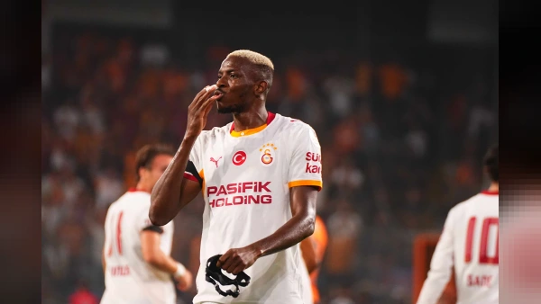 Victor Osimhen'in sahalara dönüşü için Barcelona maçı hedefleniyor