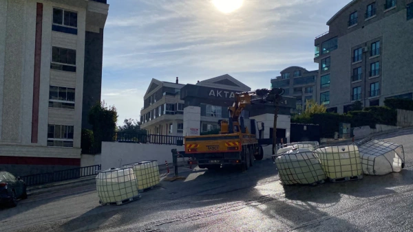 Bursa'da kamyondan sülfürik asit sızdı, cadde trafiğe kapatıldı
