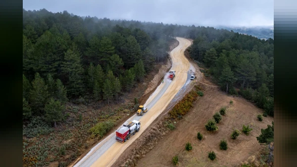 Demirci'de 11 Kilometrelik Söğütçük Mahallesi Yolu Asfaltlanıyor