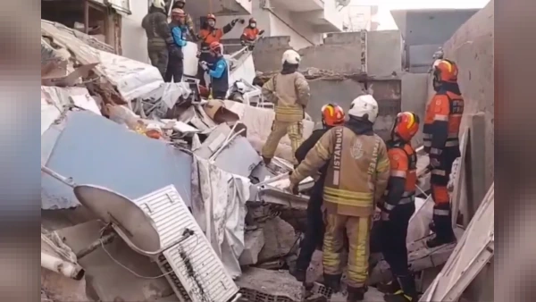 Maltepe'de 7 katlı binanın alt katlarında çökme meydana geldi