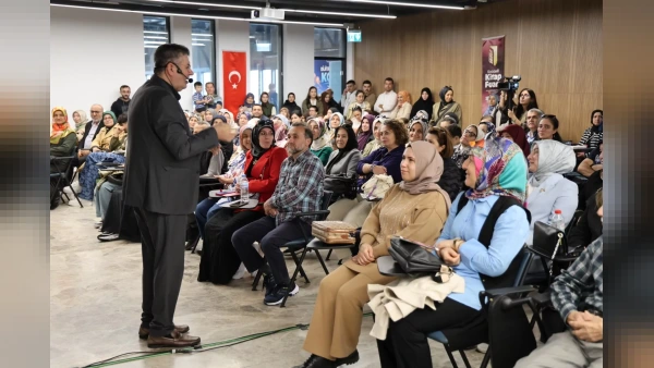 Alişan Kapaklıkaya Kocaeli Kitap Fuarı'nda aileleri uyardı