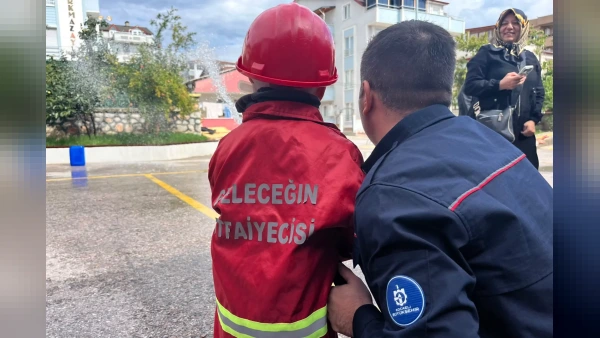 Kocaeli'de minik öğrenciler İtfaiye Haftası'nda itfaiyeyi ziyaret etti