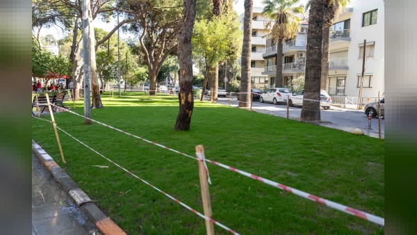 Bornova'nın simgesi Büyükpark'ta otomatik sulama dönemi
