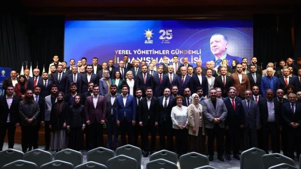 İstanbul'da Farklı Partilerden 136 Kişi AK Parti'ye Katıldı