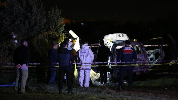 Manisa'da yanan otomobilde erkek cesedi bulundu