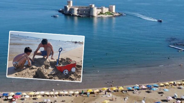 Mersin'in Erdemli ilçesindeki Kızkalesi'nde ekim ayında deniz keyfi