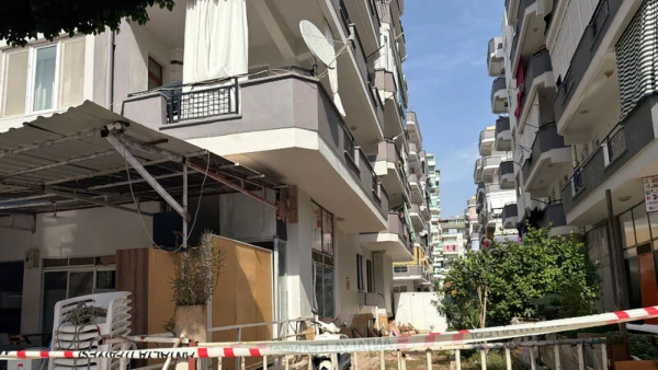 Alanya'da tartıştığı kız kardeşini balkondan atan kişi intihar etti