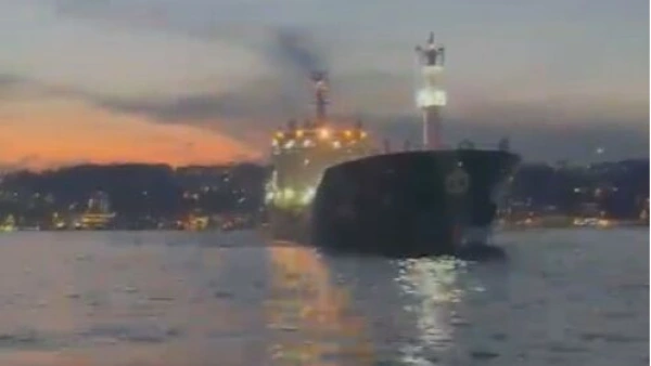 İstanbul Boğazı'nda gemi arızası: Trafik çift yönlü askıya alındı