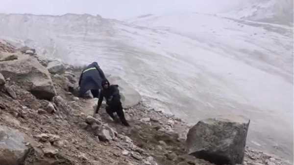 Ağrı Dağı'nda tırmanış sırasında heyelan: Dağcılar son anda kurtuldu