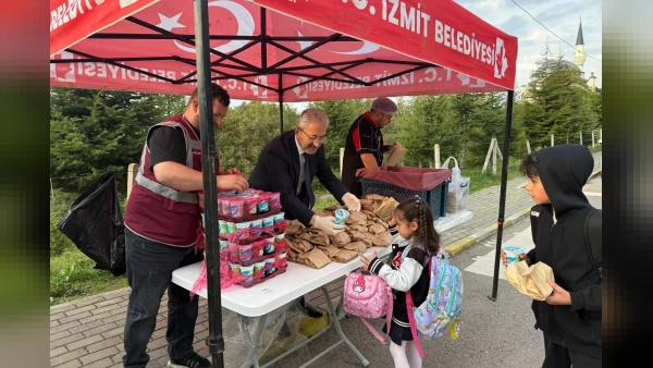 İzmit Belediyesinden Öğrencilere Beslenme Saati Desteği