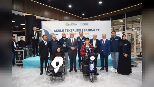 Malatya'da ihtiyaç sahiplerine 80 akülü tekerlekli sandalye dağıtıldı