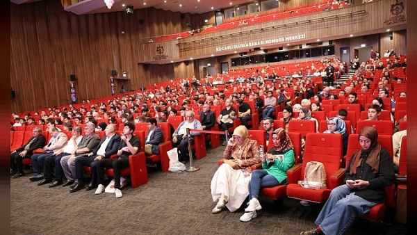 Prof. Dr. Erhan Afyoncu Kocaeli Kitap Fuarı'nda söyleşi düzenledi