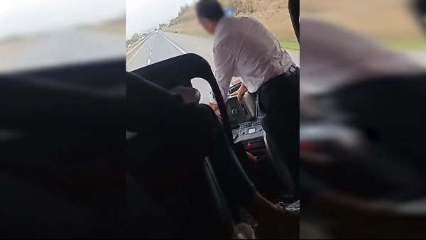 Seyir halindeyken şoför değiştiren otobüs Bursa'da durduruldu