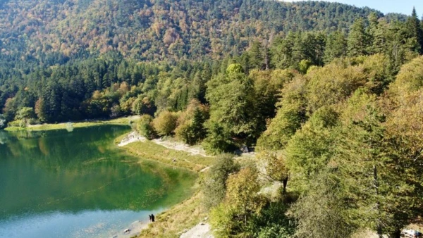 Sülüklü Göl Tabiat Parkı sonbahar renklerine büründü