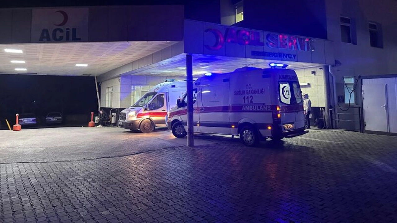 İzmir'de gıda zehirlenmesi şüphesiyle 80 işçi hastaneye kaldırıldı