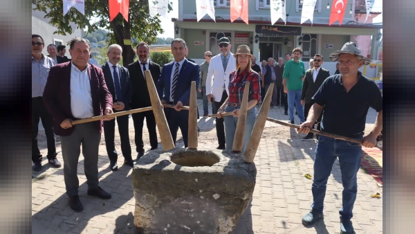 İzmit'te 4. Geleneksel Pat Pat Festivali düzenlendi