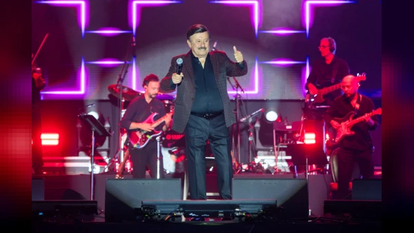 Selami Şahin Ataköy Marina Açık Hava Sahnesi'nde konser verdi