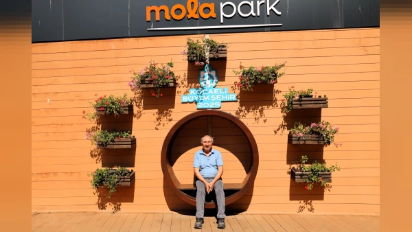 76 Yaşındaki İlyas Karabulut'un Sosyalleşme Adresi Mola Park Oldu