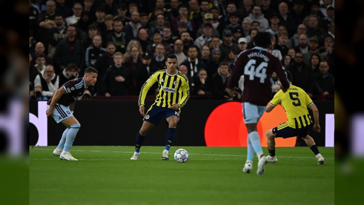 Fenerbahçeli Mason Greenwood'a İngiltere'de Protesto