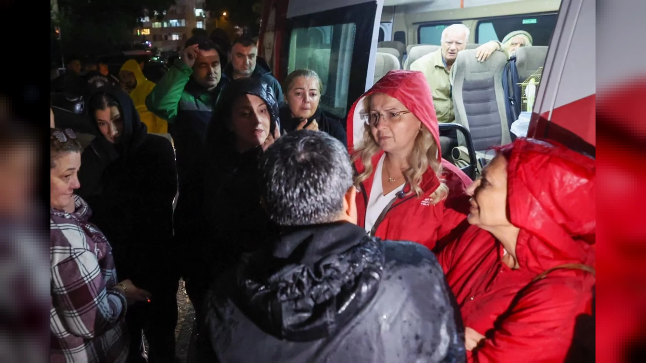 Bakırköy'de yağış sonrası 129 ihbara müdahale edildi 14 kişi tahliye oldu