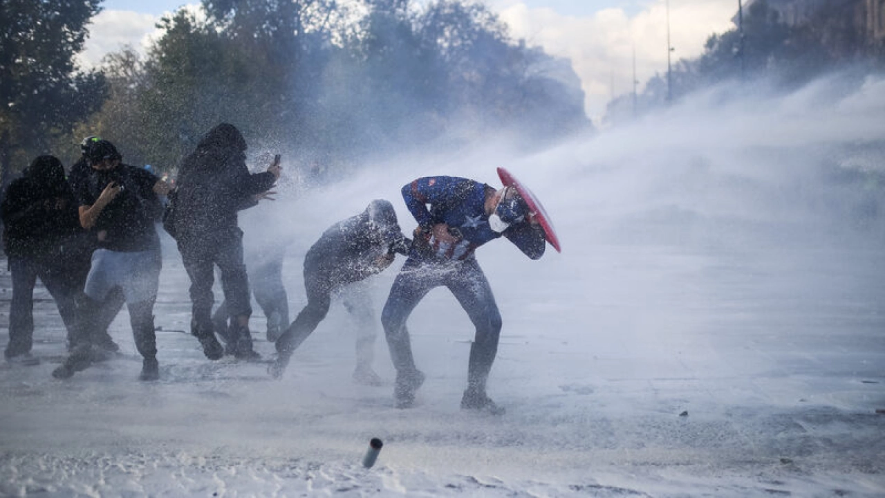 Fransa'da hayat pahalılığı ve eğitim bütçesi protestolarında çatışma