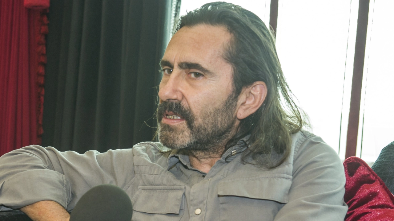 Peker Açıkalın'dan yapımcılara çağrı: Tekliflere açığım, para lazım