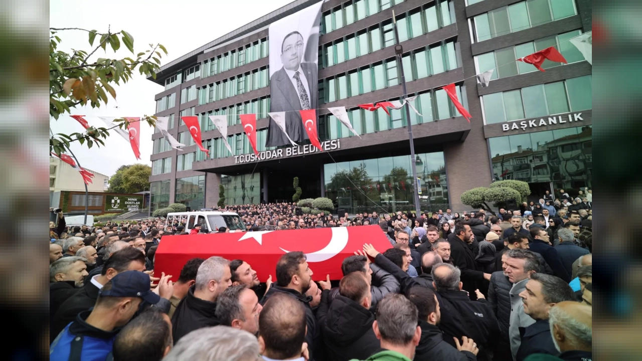 Trafik kazasında ölen Dündar Ziya Gültekin son yolculuğuna uğurlandı
