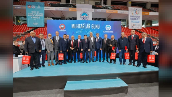 Kayseri'de muhtarlar gün dolayısıyla düzenlenen programda bir araya geldi