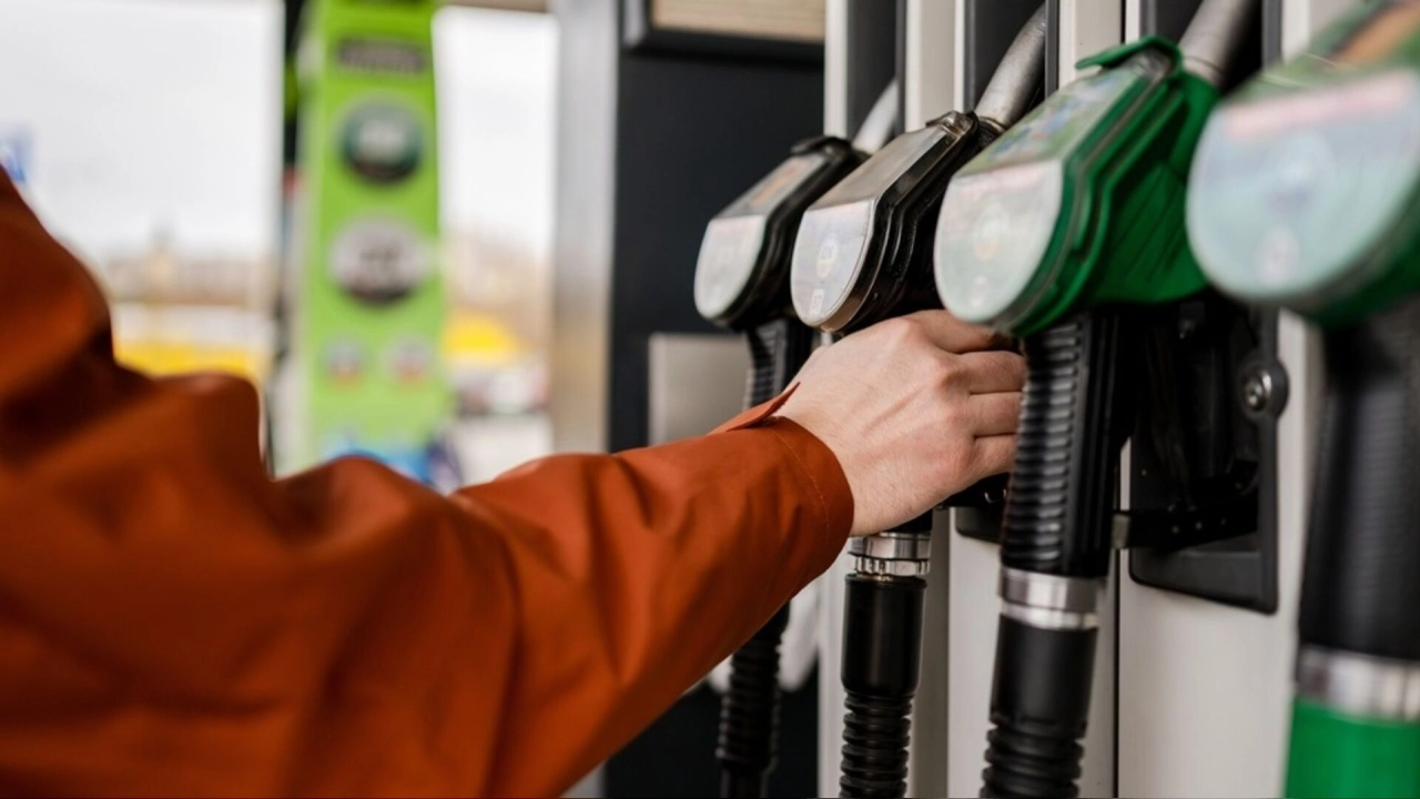 Benzine 3 lira 30 kuruş indirim yapıldı