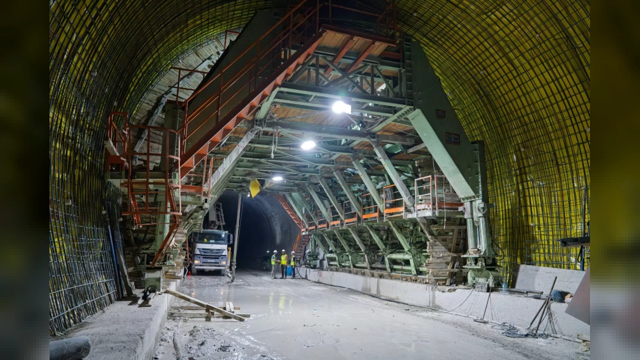 Buca Onat Tüneli güzergahında 26 riskli yapı yıkıldı