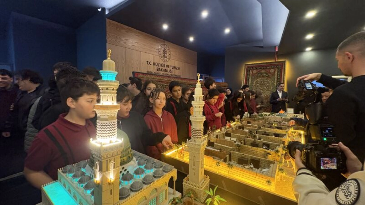 Eskişehir'de Mukaddes Emanetler Sergisi Ziyarete Açıldı