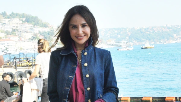 Şarkıcı Betül Demir meslek hayatında 20 yılı geride bıraktı