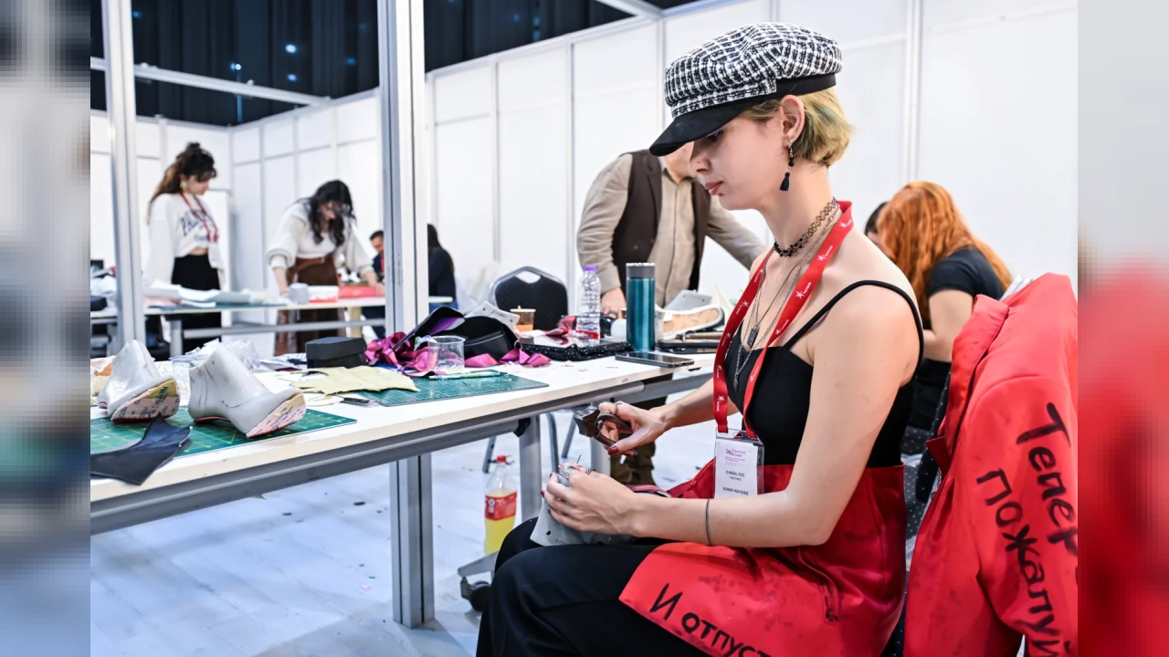 İZMİR'DE DÜZENLENEN FASHION PRİME FUARI'NDA GENÇ TASARIMCILAR ÜRÜNLERİNİ SERGİLEDİ