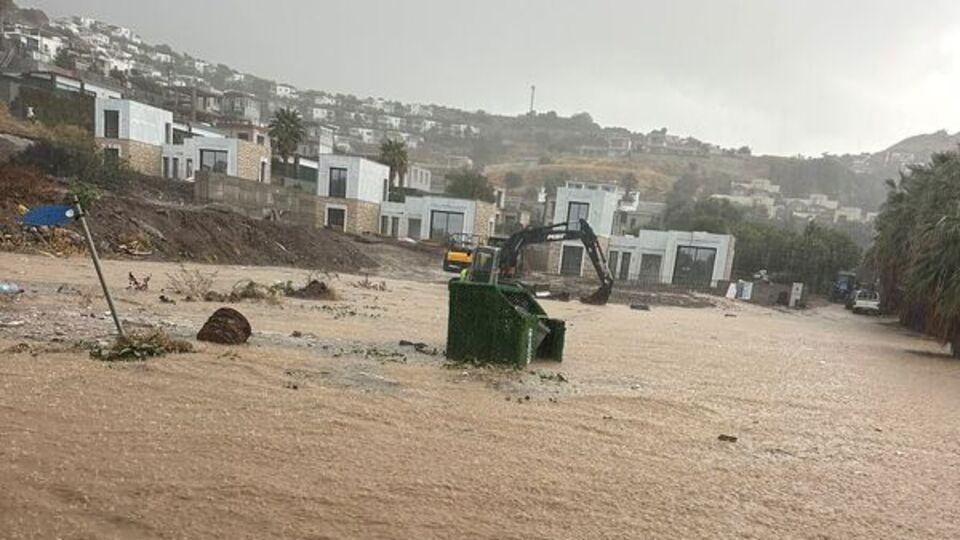 Bodrum'da Sağanak Yağış Hayatı Olumsuz Etkiledi