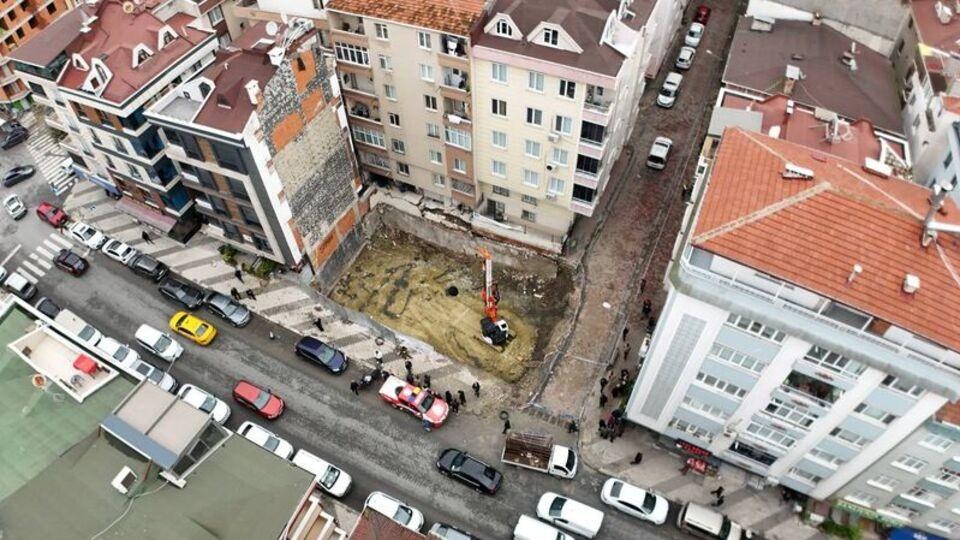 Bahçelievler'de temel kazısı nedeniyle 2 bina boşaltıldı
