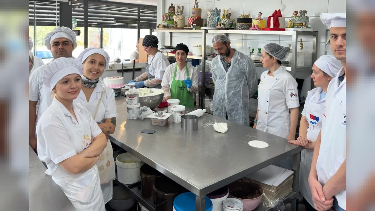 Çiğli Belediyesi istihdam garantili pastacılık kursunda üçüncü dönem başladı