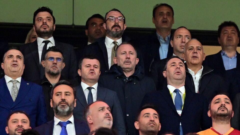 Sergen Yalçın Galatasaray Fenerbahçe derbisini stadyumdan takip etti