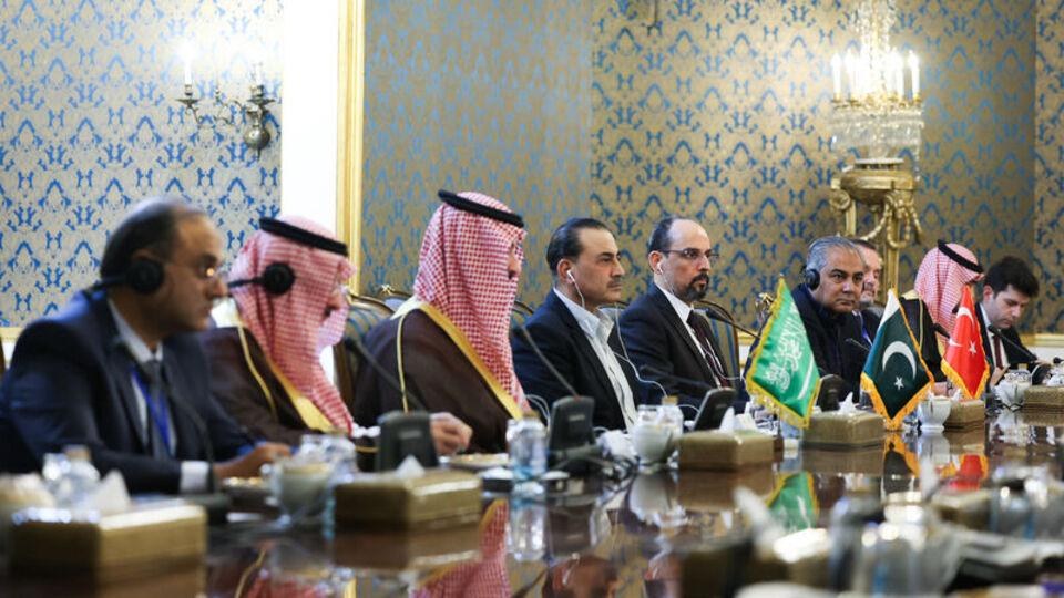 Tahran'da Türkiye, Suudi Arabistan, Pakistan ve İran arasında güvenlik zirvesi