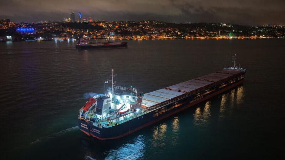 İstanbul Boğazı'nda gemi arızası trafiği durdurdu