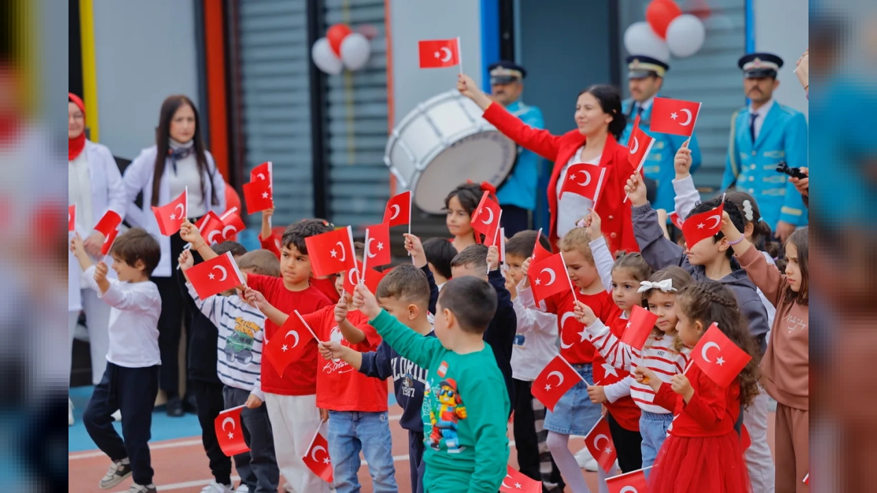 Kayseri'de minikler Cumhuriyet Bayramı'nı mehterle kutladı