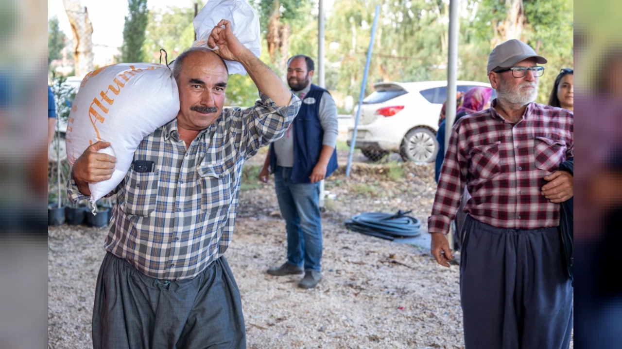 Mersin Büyükşehir'den Erdemli ve Silifke'de tarımsal destek