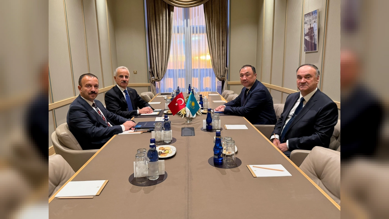 Ulaştırma Bakanı Uraloğlu Kazak mevkidaşlarıyla Ankara'da görüştü