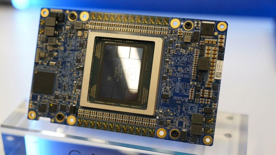 Intel'in üçüncü çeyrek geliri arttı ancak kârı geriledi