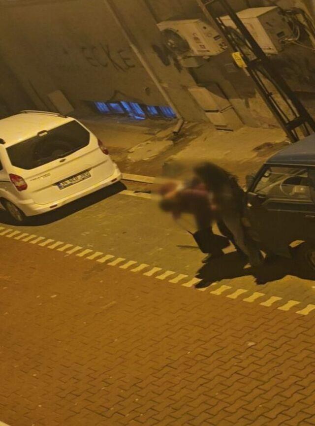 Esenyurt’ta sokak ortasında kavga: Kadın erkeğe taşla saldırdı