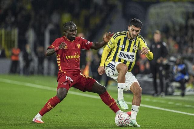 Fenerbahçe, Göztepe'ye 2-1 yenilerek üst üste ikinci mağlubiyetini aldı