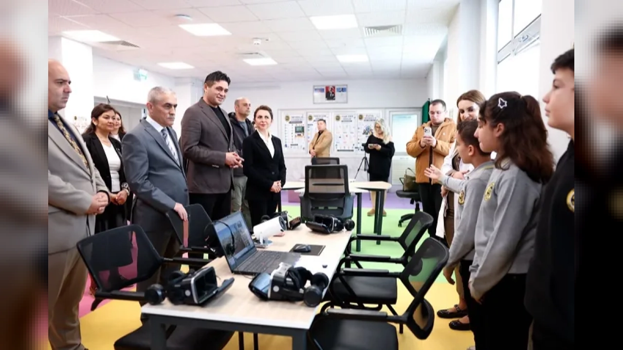 İzmir'de öğrenciler için Geleceğin Sınıf Laboratuvarı açıldı