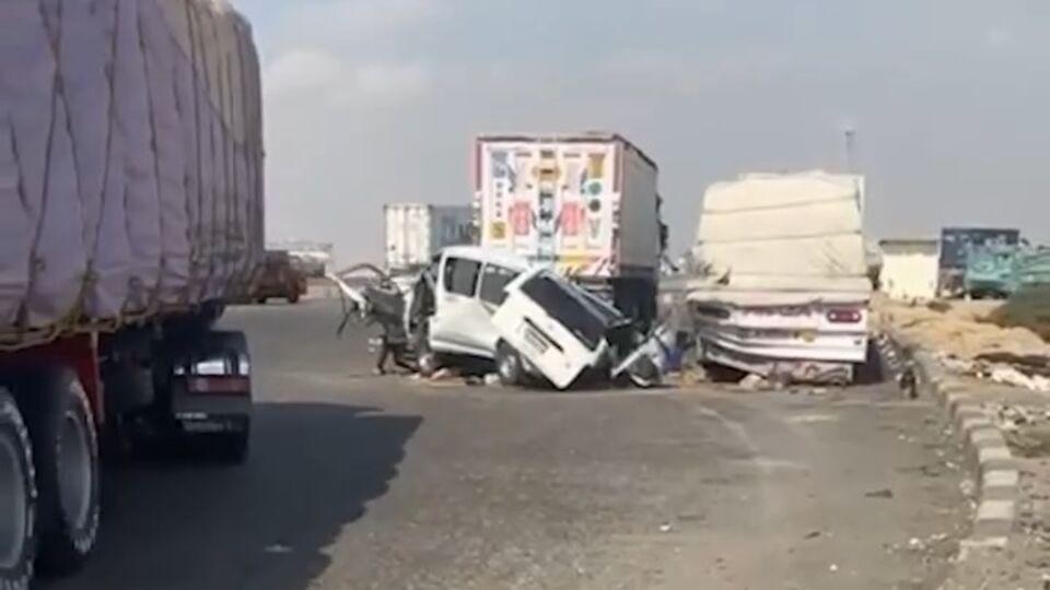Mısır'da minibüs ile TIR çarpıştı: 10 ölü, 24 yaralı