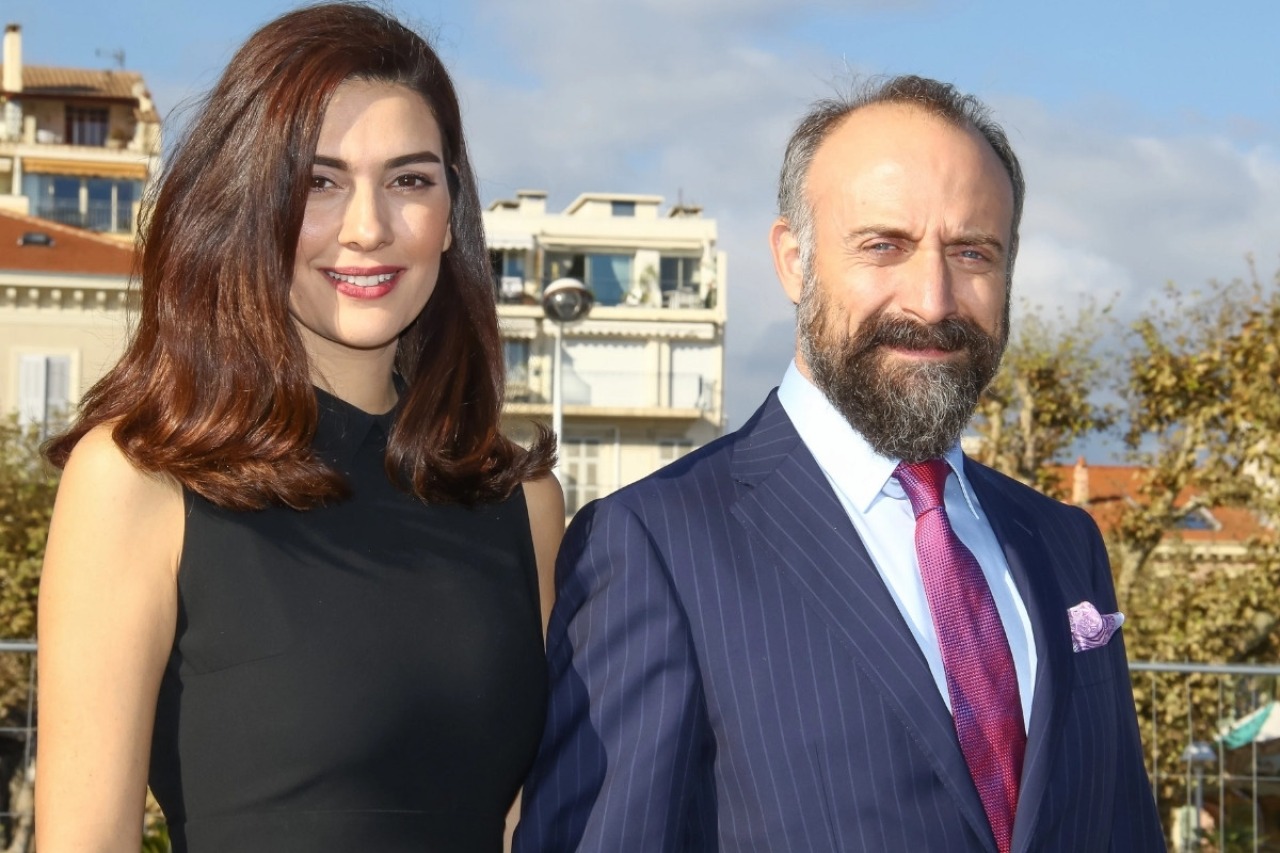 Halit Ergenç’ten eşi Bergüzar Korel ile ortak sahne sinyali! Hoparlör üretimini de anlattı