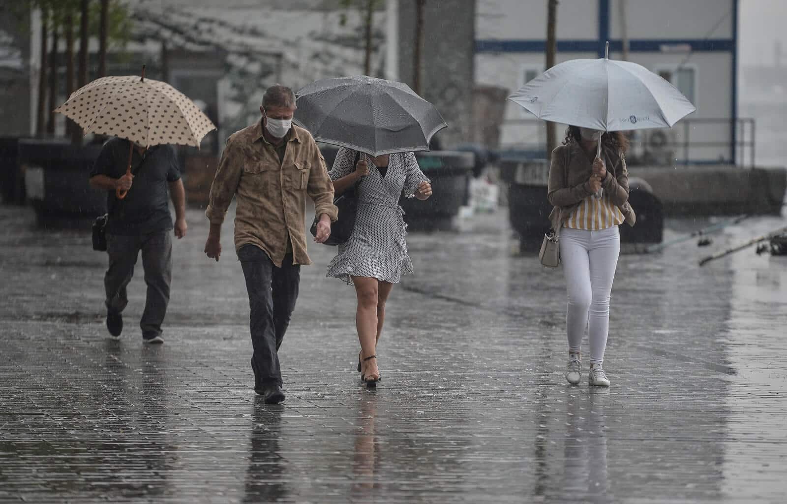 7 Ekim Salı günü İstanbul için gökgürültülü sağanak yağış uyarısı