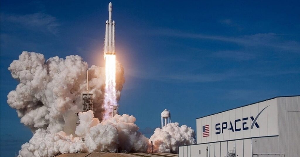 ABD istihbarat uydusu SpaceX ile Kaliforniya’dan Uzaya fırlatıldı